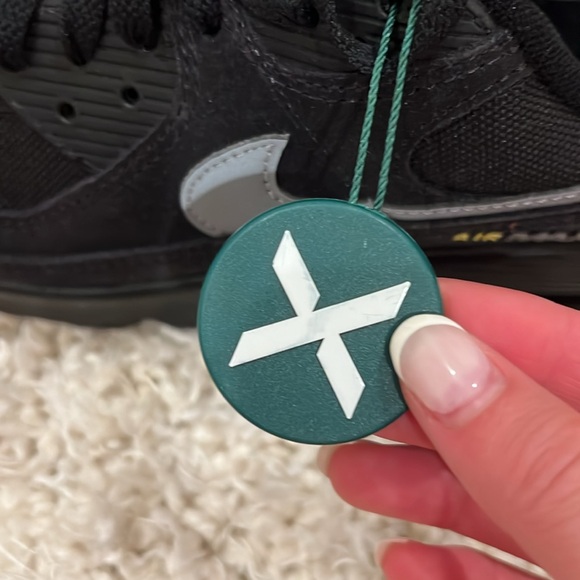 Never worn: Nike Air Max 90 Black Yellow Strike Metallic Cool Grey - Picture 2 of 10